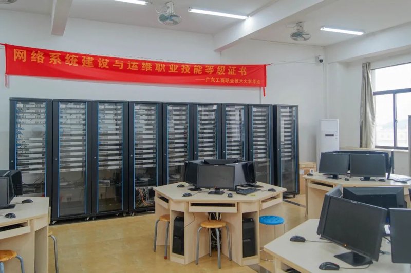 在当今社会，成人教育学历提升已经成为许多人职业生涯中的重要一步。但面对众多选择，许多成年人往往感到迷茫：如何根据自身需求和时间安排做出最合适的选择呢？